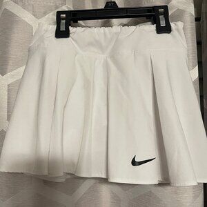 Nike girls Tennis Skirt, white, size 6X, Excellent Condition